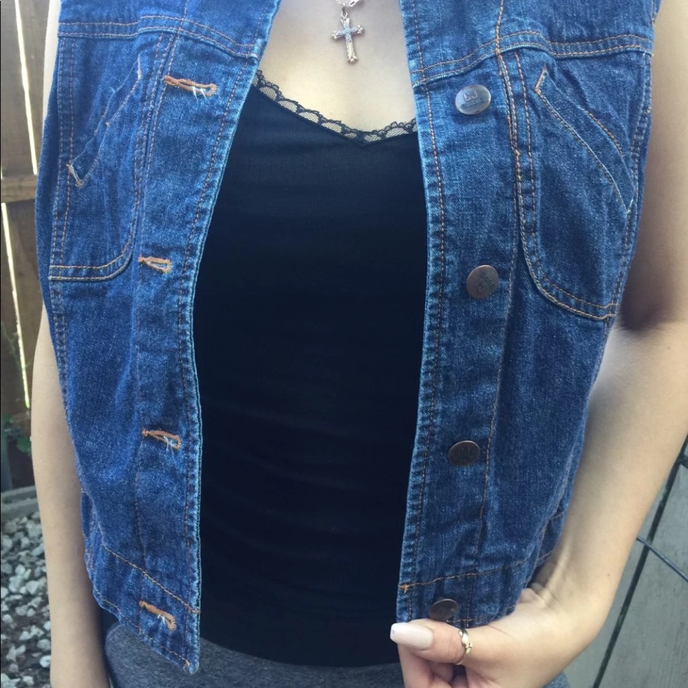 Vest - Picture 2 of 4